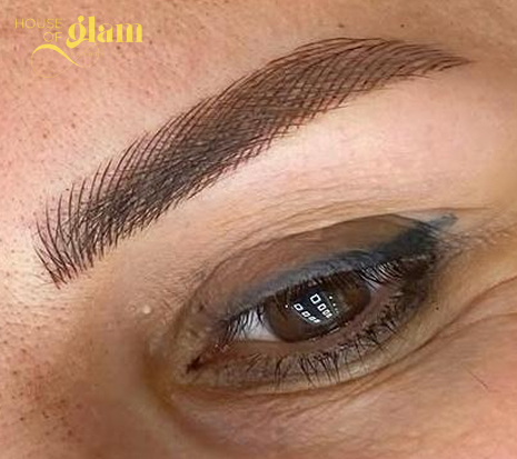 Combi Brows mit Permanent Make-up für natürlich geformte Augenbrauen in Stuttgart Mitte