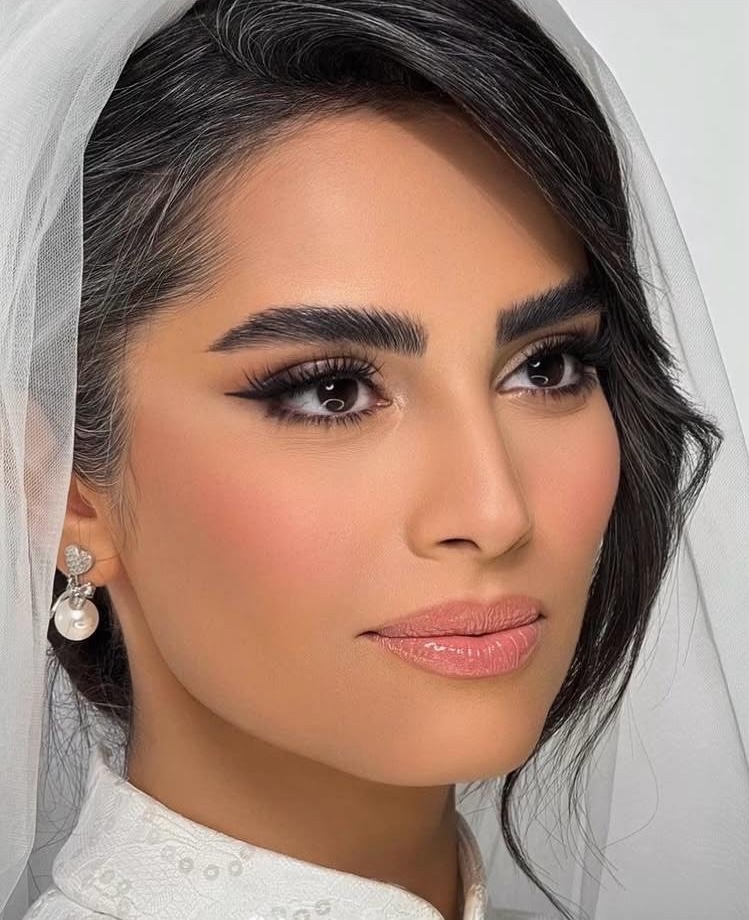 Make-up Artist für Brautstyling in Stuttgart – Hochzeitsvorbereitung im Studio