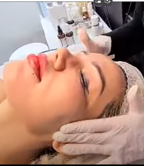 Wirkstoffkosmetik Gesichtsbehandlung Stuttgart – hochwertige AND Skincare Produkte im House of Glam