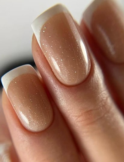 Zeitlose French Manik&uuml;re im Studio in Stuttgart