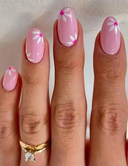 Florales Nageldesign aus dem Nagelstudio Stuttgart