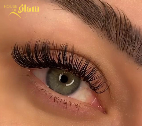 Wimpernverlängerung Volumentechnik in Stuttgart Mitte