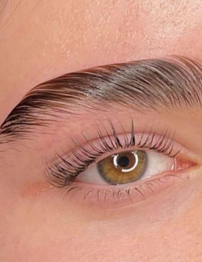 Perfektes Wimpern- und Augenbrauen Lifting in Stuttgart für mehr Ausdruck